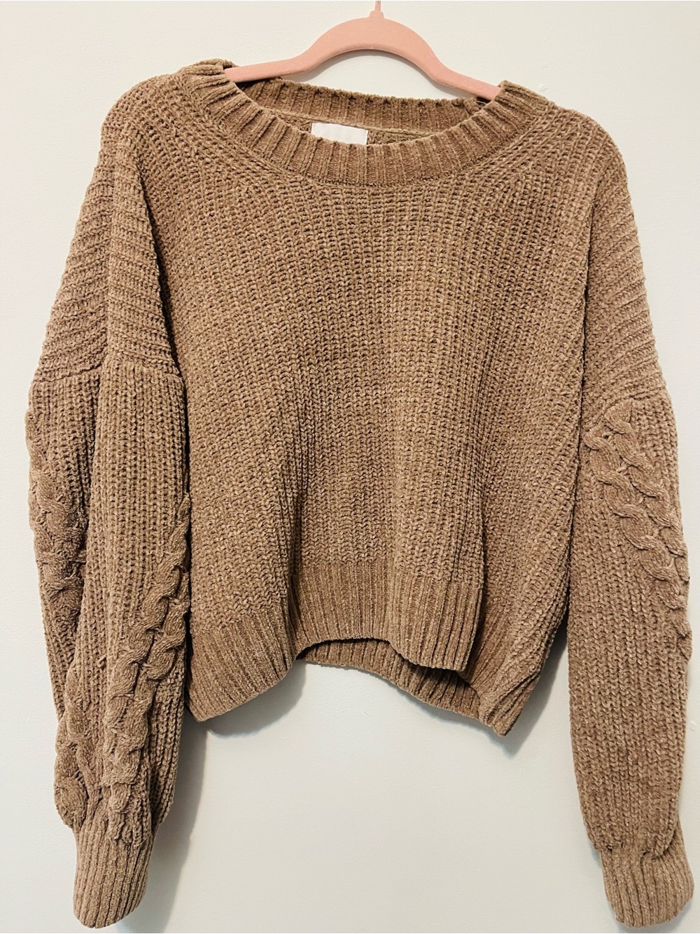 Pink Rose Chunky Cable-Sleeve Crewneck Sweater in Taupe